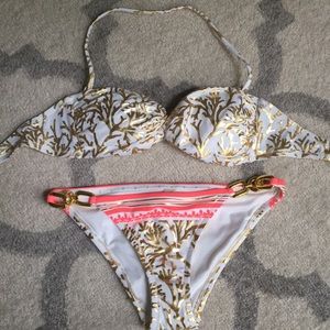 Victoria’s Secret bikini